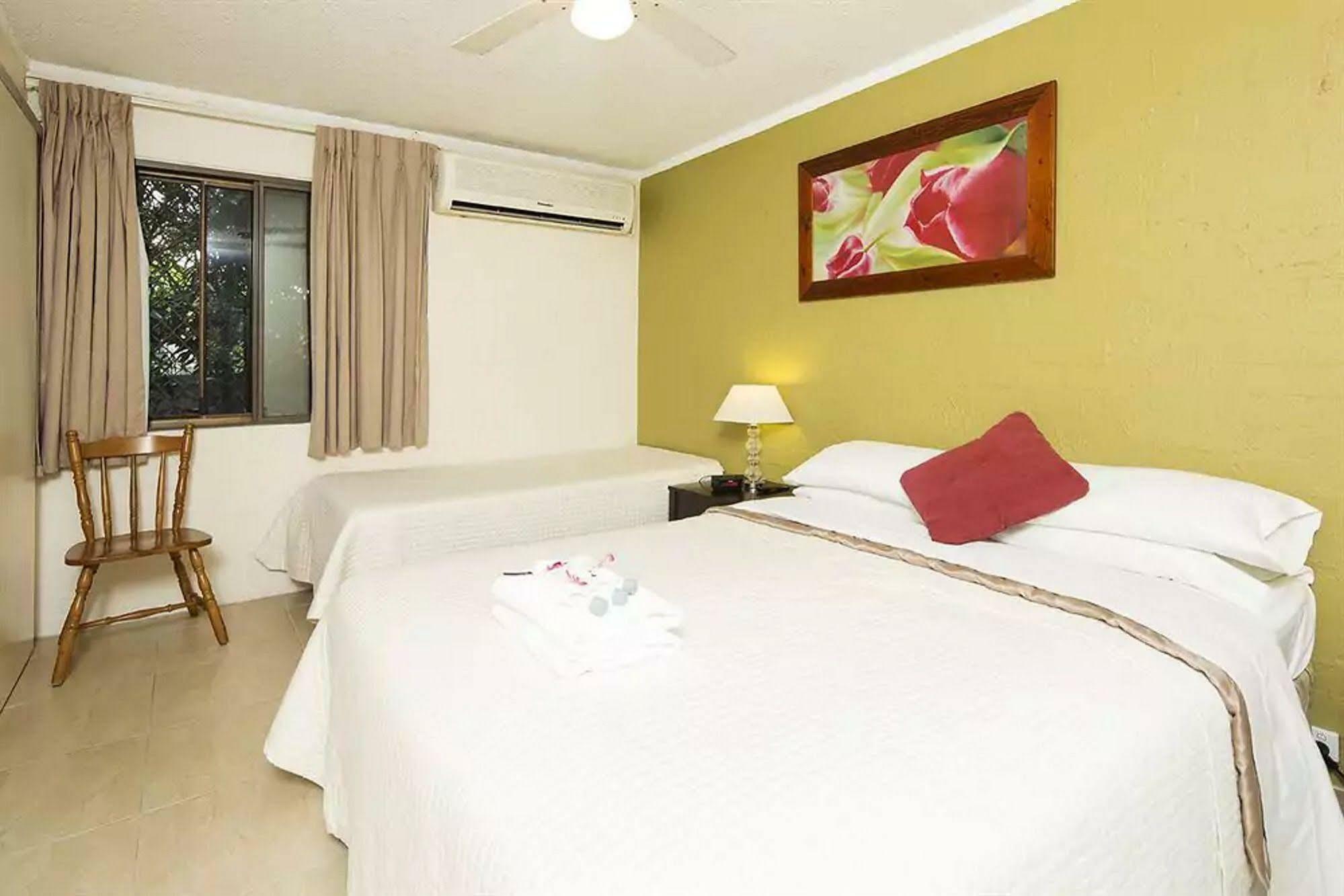 Aparthotel Burleigh Palms 3*